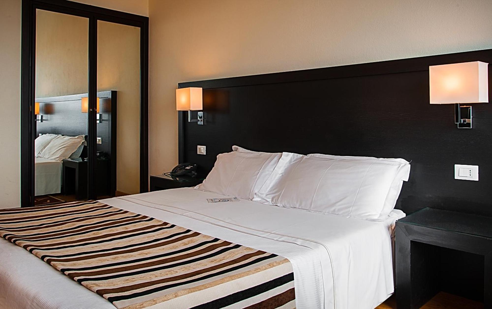 Sardegna Hotel - Suites & Restaurant Cagliari Room photo